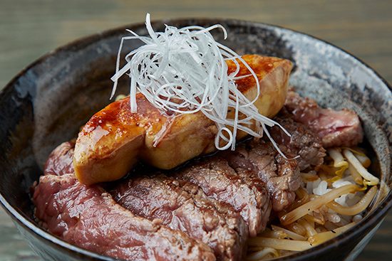 １ポンドのステーキハンバーグ　タケル – 鵝肝牛扒丼(￥1,800)